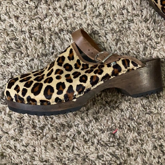 Hanna Anderson clogs - Picture 2 of 3